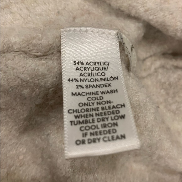 Oversize L/XL Poncho-Style Sweater with Asymmetric Hem - Picture 8 of 8